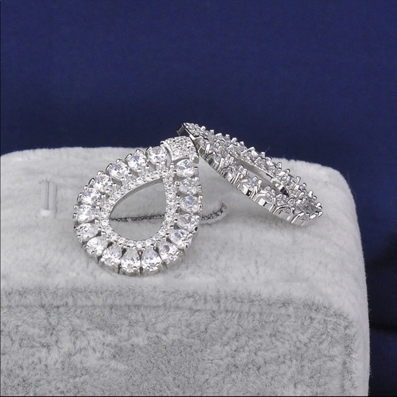 🌺 Swarovski Crystals Avneet Earrings - Picture 5 of 6